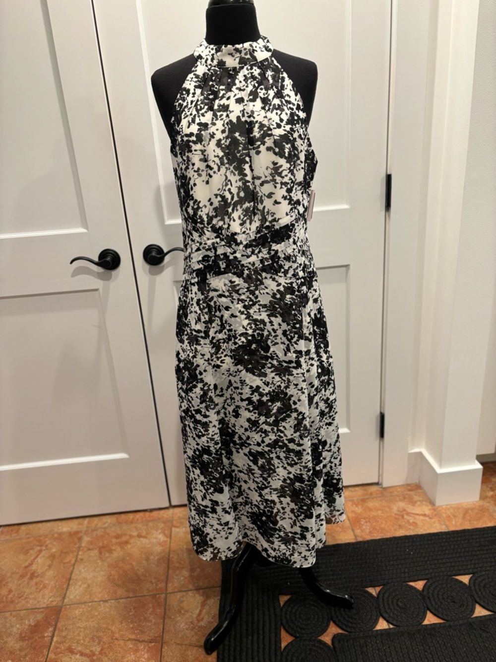 White House Black Market NEW Chiffon Halter Floral Midi Dress White Black 12 - Picture 4 of 16